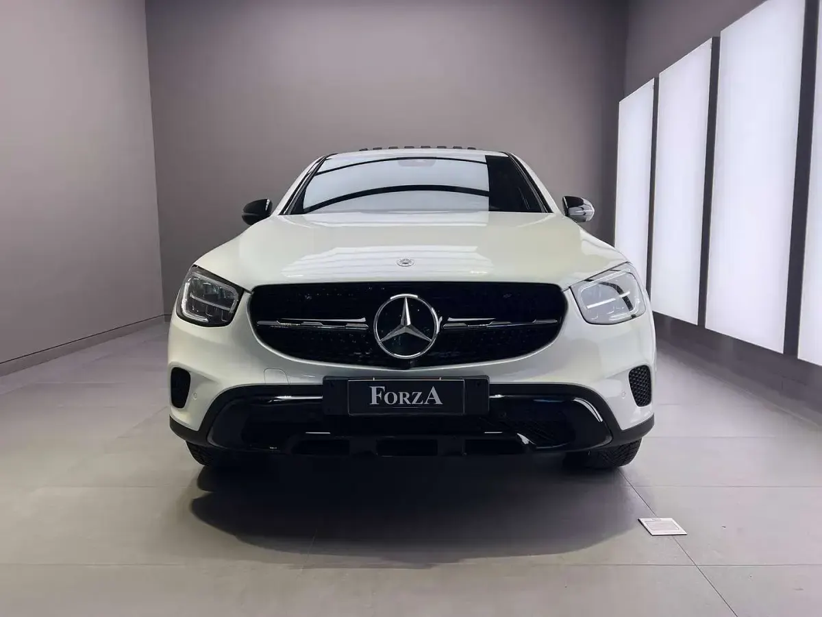 Usata Mercedes GLC300 Premium Plus 194 CV (142 kW) 2022 Bianco diamante SUV