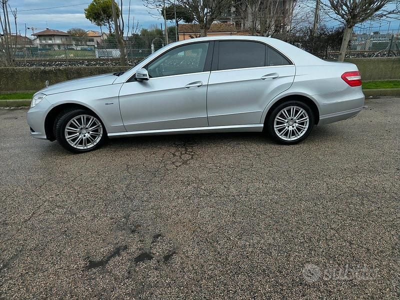 Usata Mercedes E250 205 CV (150 kW) 2009 Grigio Berlina