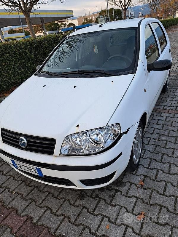 Usata Fiat Punto 69 CV (50 kW) 2005 Bianco Berlina