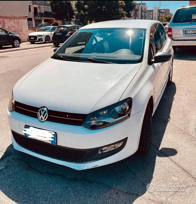 Bianco Usata 2013 VW Polo Tre volumi | 3500 € (Super prezzo) - Immagine 1/4