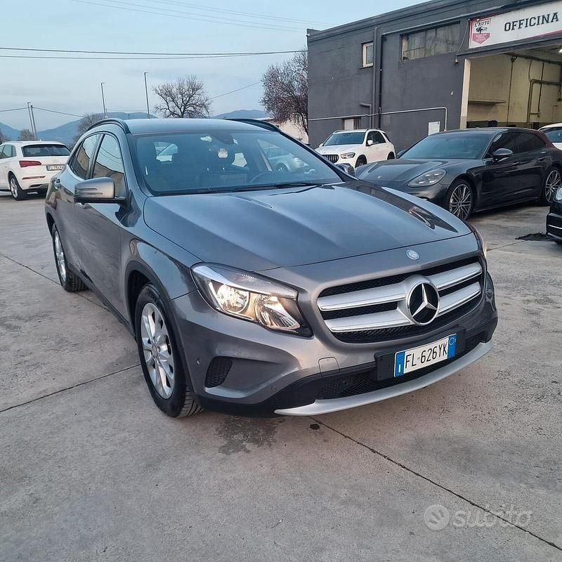 Usata Mercedes GLA180 Premium 109 CV (80 kW) 2017 Grigio SUV