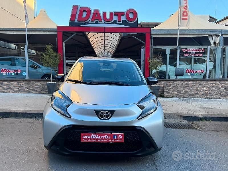 Usata Toyota Aygo X Active 72 CV (52 kW) 2023 Grigio SUV