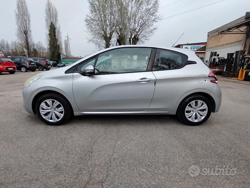 Usata Peugeot 208 Access 95 CV (69 kW) 2013 Grigio Utilitaria