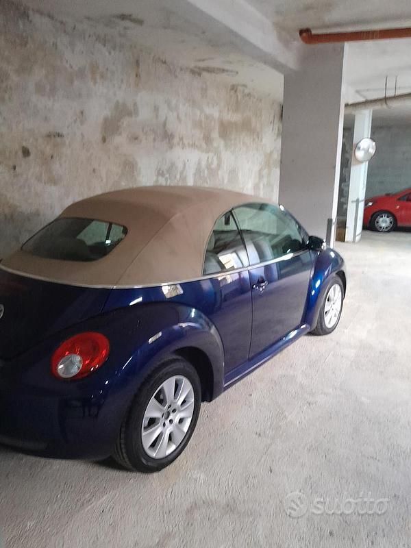 Usata VW New Beetle 75 CV (55 kW) 2008 Blu Utilitaria