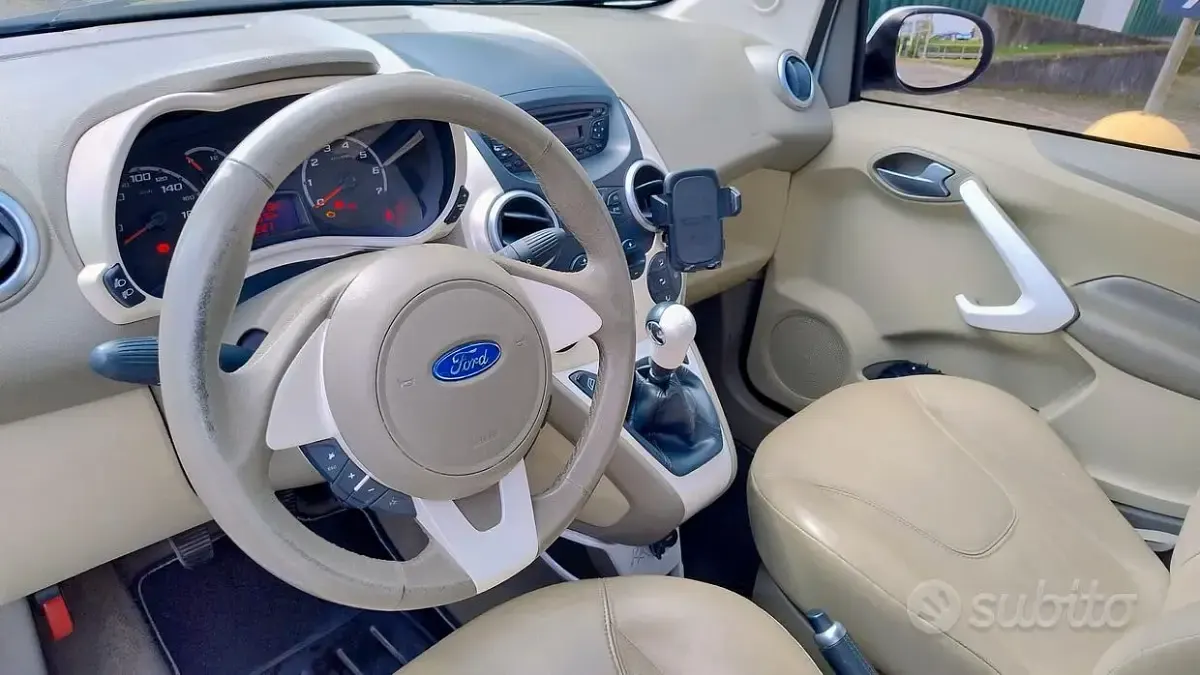 Usata Ford Ka Titanium 75 CV (55 kW) 2012 Bianco Utilitaria
