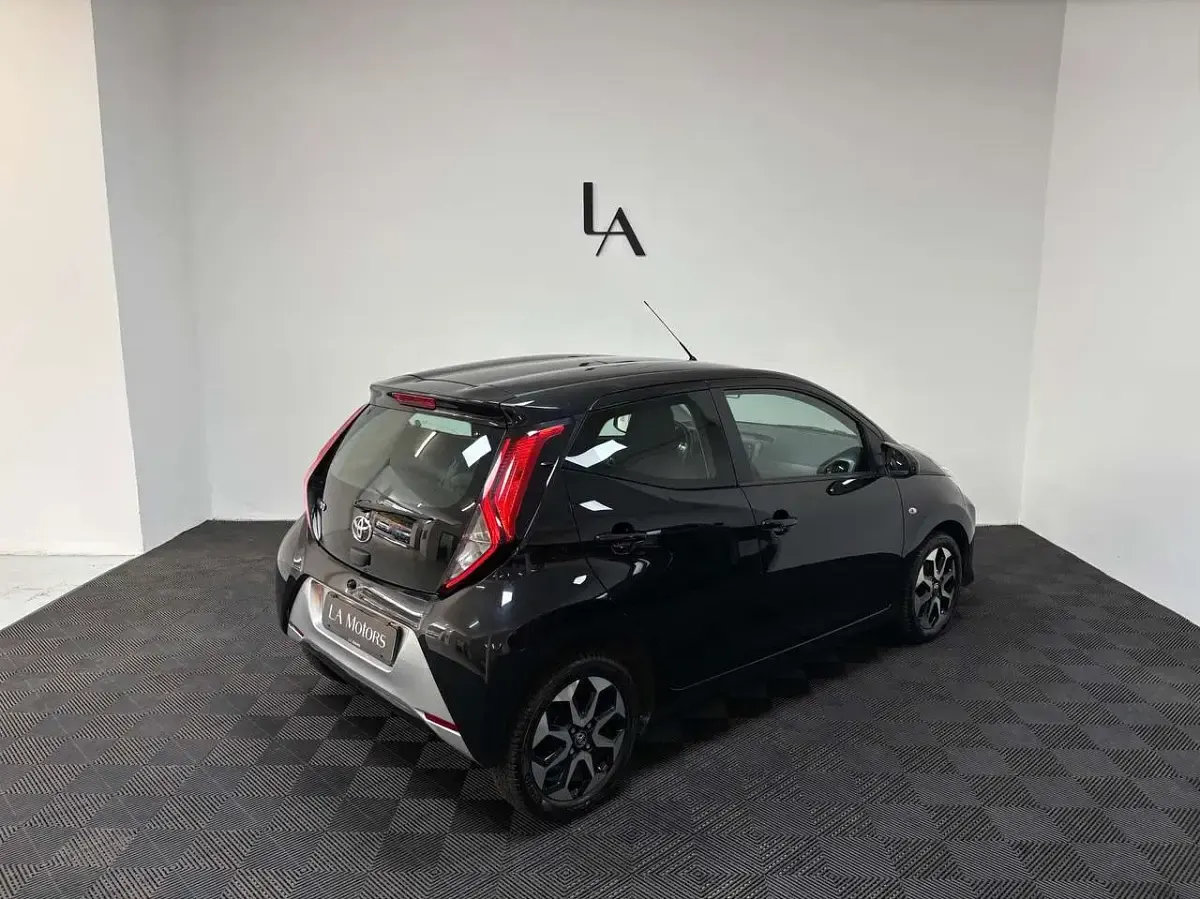 Usata Toyota Aygo X-play 72 CV (52 kW) 2020 Nero Utilitaria