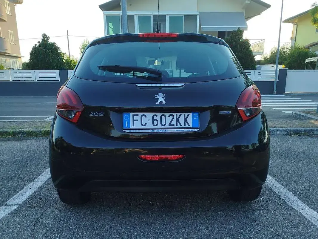 Usata Peugeot 208 Active 75 CV (55 kW) 2016 Nero Utilitaria