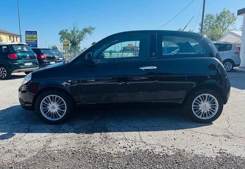 Usata Lancia Ypsilon 60 CV (44 kW) 2009 Nero Utilitaria