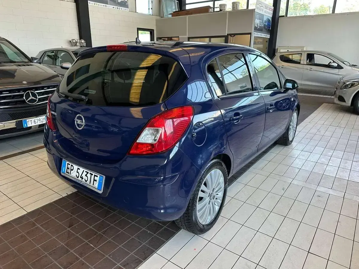 Usata Opel Corsa Sport 86 CV (63 kW) 2013 Blu/azzurro Utilitaria