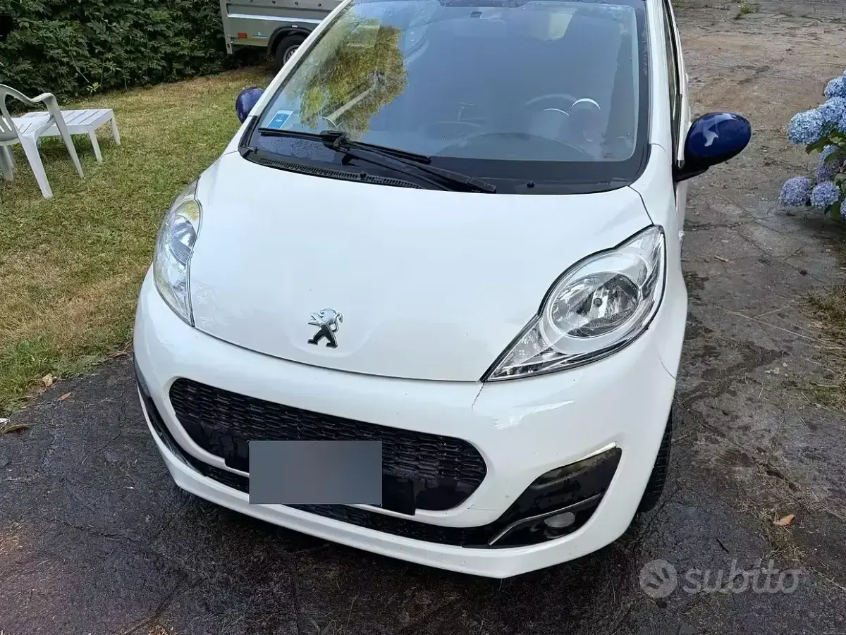 Usata Peugeot 107 68 CV (50 kW) 2012 Bianco Utilitaria