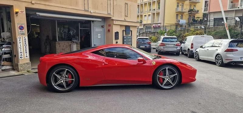 Usata Ferrari 458 570 CV (419 kW) 2011 Rosso Coupé