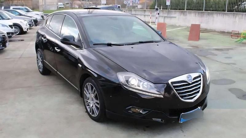 Usata Lancia Delta 90 CV (66 kW) 2000 Utilitaria