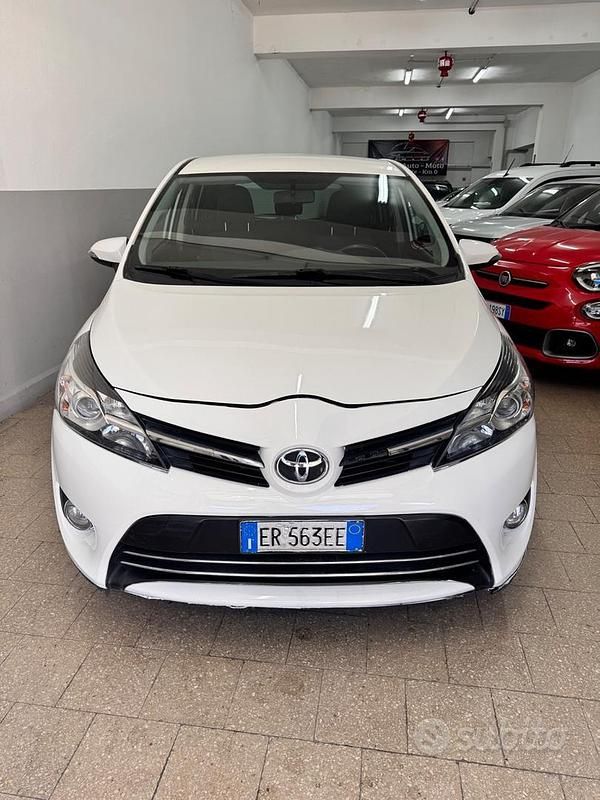 Usata Toyota Verso Active 124 CV (91 kW) 2013 Bianco Monovolume