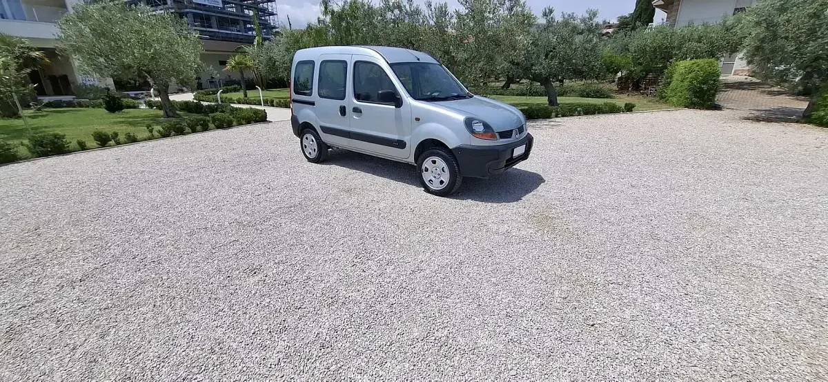Usata Renault Kangoo 84 CV (61 kW) 2003 Grigio Monovolume