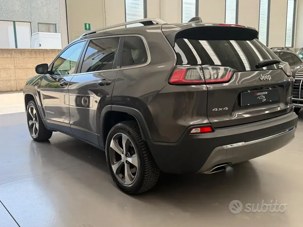 Usata Jeep Cherokee Limited 194 CV (142 kW) 2019 Grigio SUV