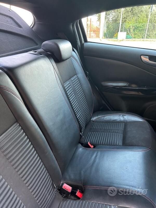 Usata 2011 Alfa Romeo Giulietta Due volumi | 5000 € (Buon prezzo) - Immagine 1/4