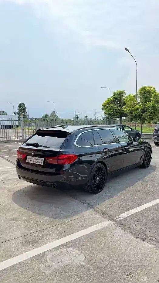 Usata BMW 520 Luxury Line 190 CV (139 kW) 2017 Nero Berlina