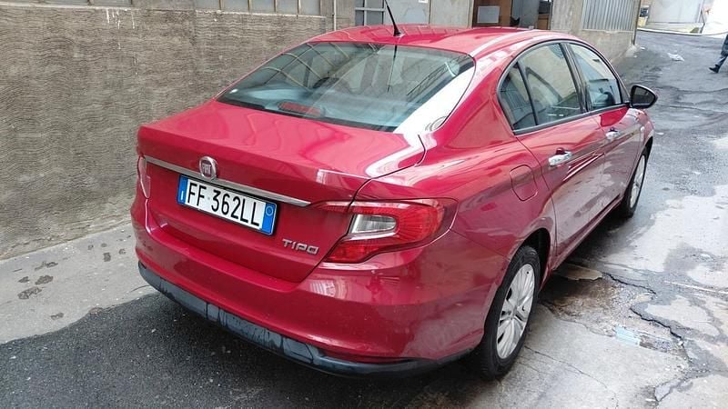 Usata Fiat Tipo Lounge 95 CV (69 kW) 2016 Rosso Berlina