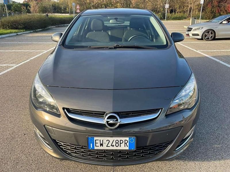 Usata Opel Astra Cosmo 110 CV (80 kW) 2014 Grigio Berlina