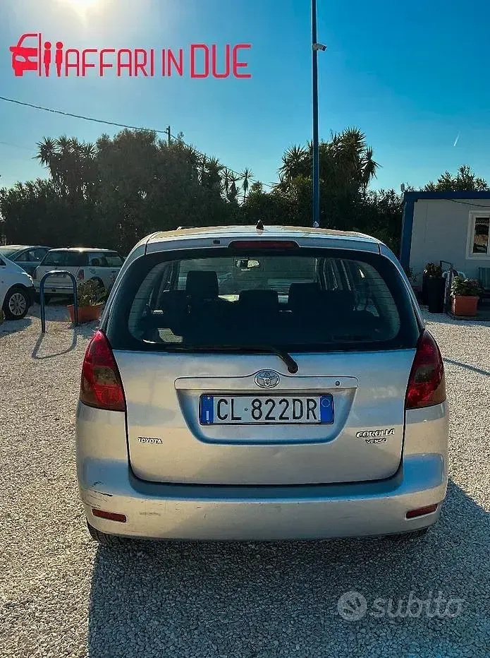 Usata Toyota Corolla Verso 90 CV (66 kW) 2003 Grigio Monovolume