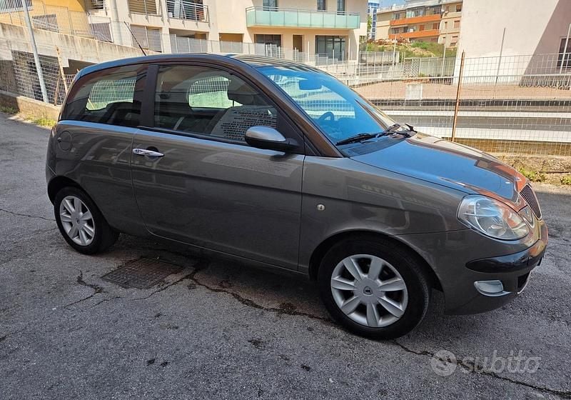 Usata Lancia Ypsilon 69 CV (50 kW) 2006 Grigio Utilitaria