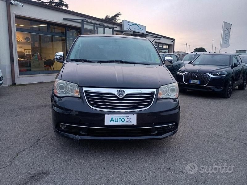 Usata Lancia Voyager Platinum 177 CV (130 kW) 2013 Nero Monovolume