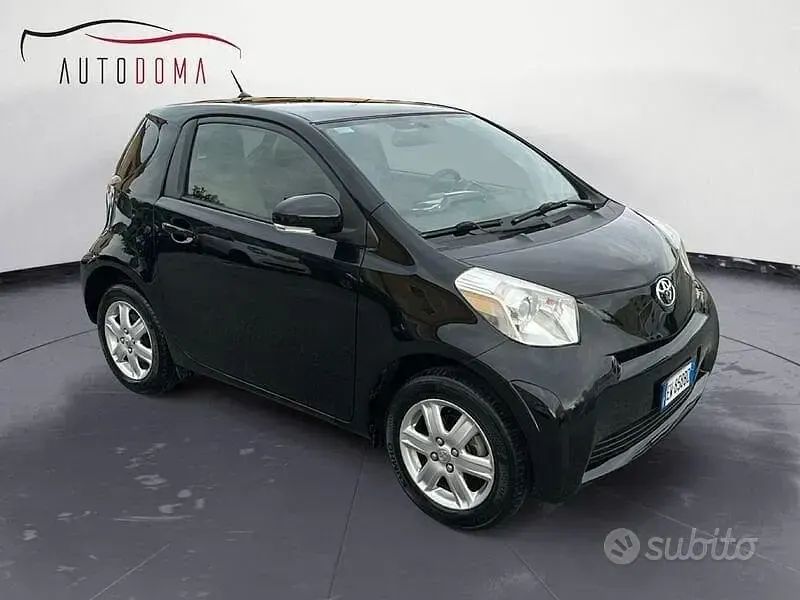 Usata Toyota iQ Active 68 CV (50 kW) 2014 Nero Utilitaria