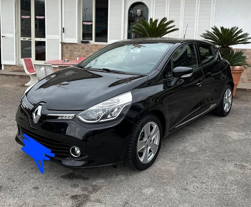 Nero Usata 2013 Renault Clio IV Due volumi | 6999 € (Buon prezzo) - Immagine 1/4