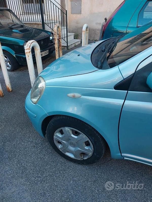 Usata Toyota Yaris 75 CV (55 kW) 2004 Blu Utilitaria
