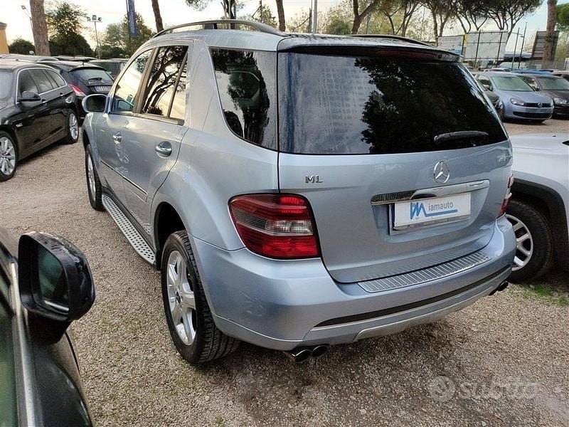 Usata Mercedes ML350 272 CV (200 kW) 2006 Blu SUV