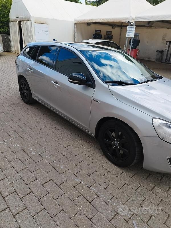 Usata Volvo V60 Kinetic 163 CV (119 kW) 2011 Grigio Station wagon