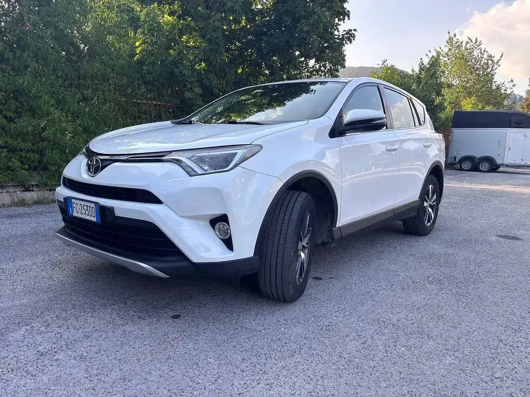 Usata Toyota RAV4 Active 143 CV (105 kW) 2016 Bianco SUV
