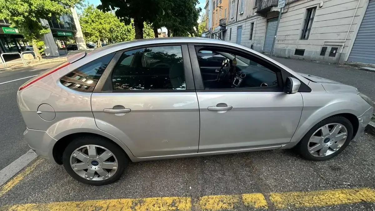 Usata Ford Focus 115 CV (84 kW) 2010 Grigio Berlina