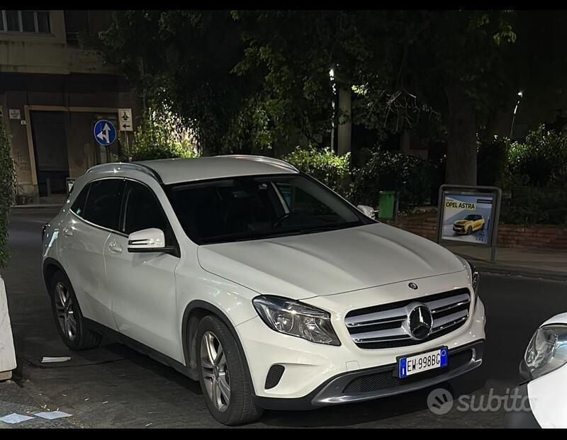 Bianco Usata 2014 Mercedes GLA200 SUV | 13.000 € (Buon prezzo) - Immagine 1/4