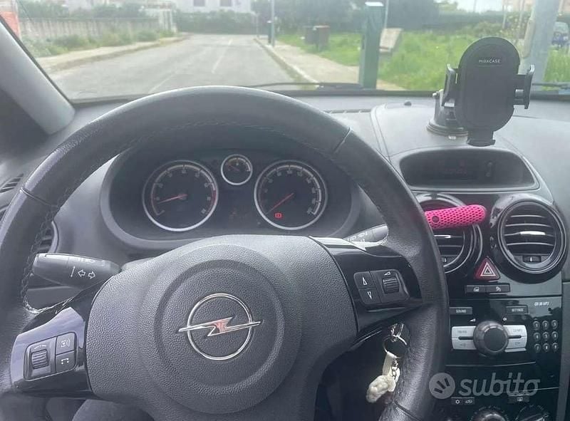 Usata Opel Corsa Edition 86 CV (63 kW) 2010 Grigio Utilitaria