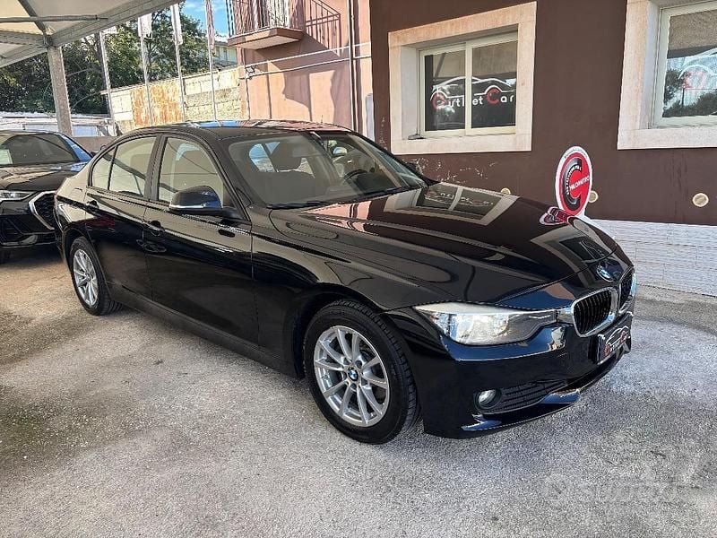 Nero Usata 2015 BMW 320 Efficient Dynamics Tre volumi | 11.900 € (Buon prezzo) - Immagine 1/4