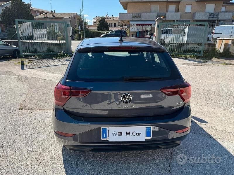 Usata VW Polo Life 90 CV (66 kW) 2024 Smoky grey metallizzato Utilitaria