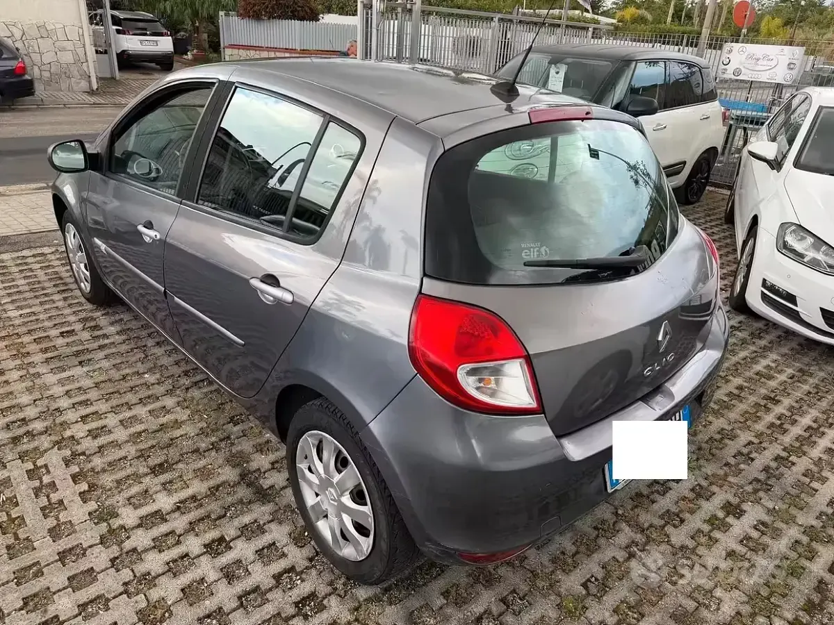 Usata Renault Clio II 75 CV (55 kW) 2011 Grigio Berlina