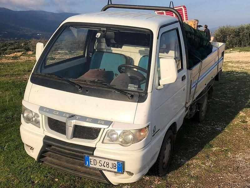 Usata Piaggio Porter 65 CV (47 kW) 2010 Bianco SUV