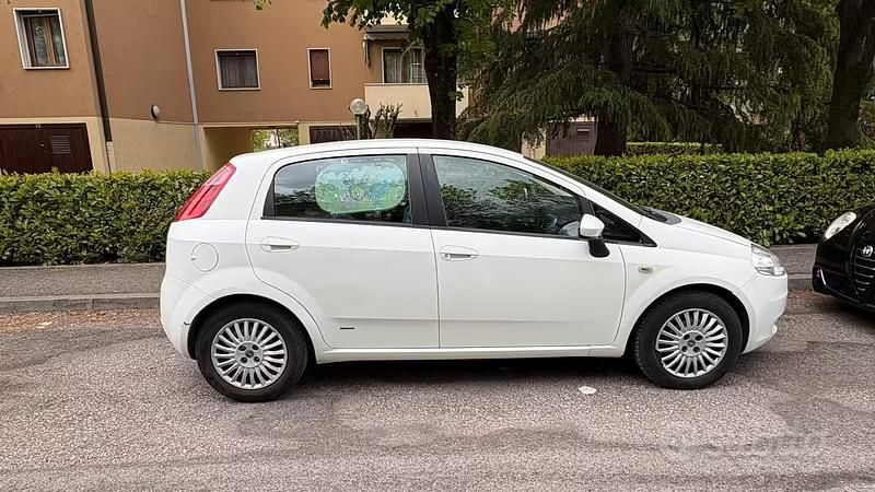 Usata Fiat Punto 75 CV (55 kW) 2006 Bianco Utilitaria
