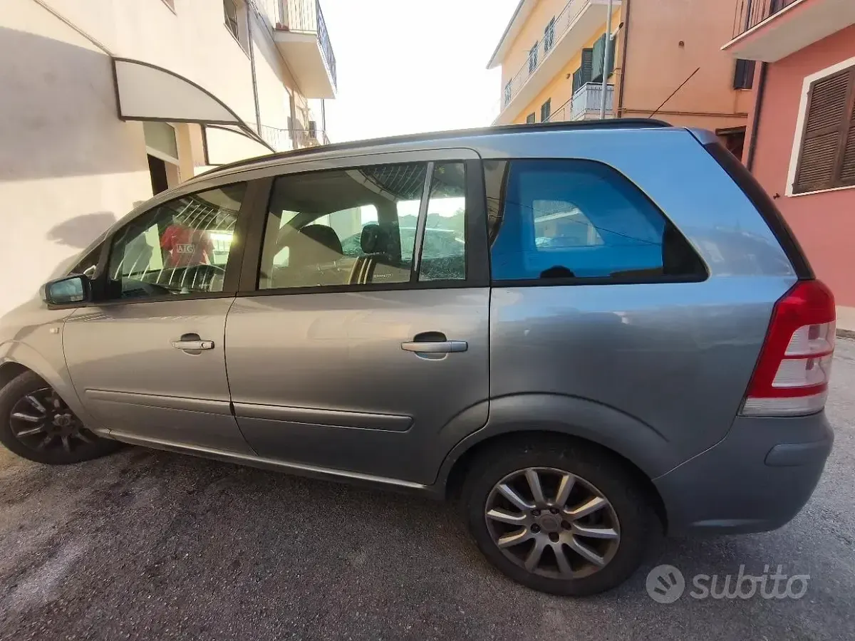 Usata Opel Zafira 94 CV (69 kW) 2008 Grigio Monovolume