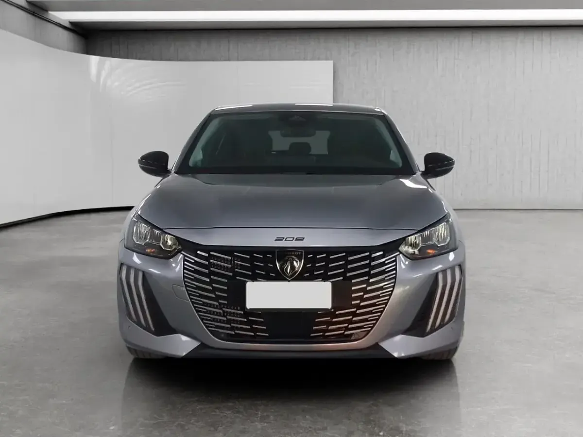 Usata Peugeot 208 Allure 100 CV (73 kW) 2025 Argento Utilitaria