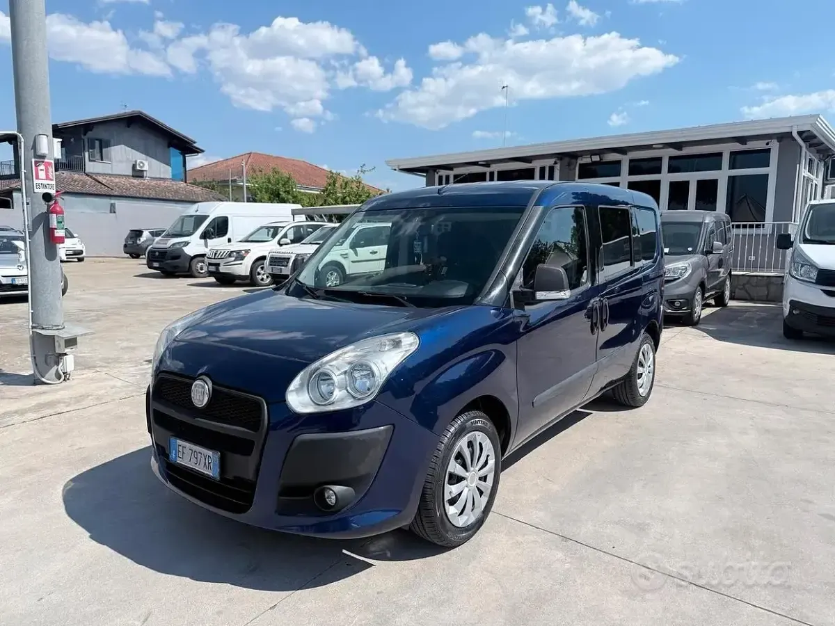 Usata Fiat Doblò 120 CV (88 kW) 2010 Blu Monovolume