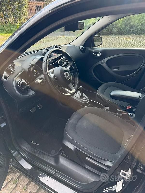 Usata Smart ForFour 90 CV (66 kW) 2017 Nero Utilitaria