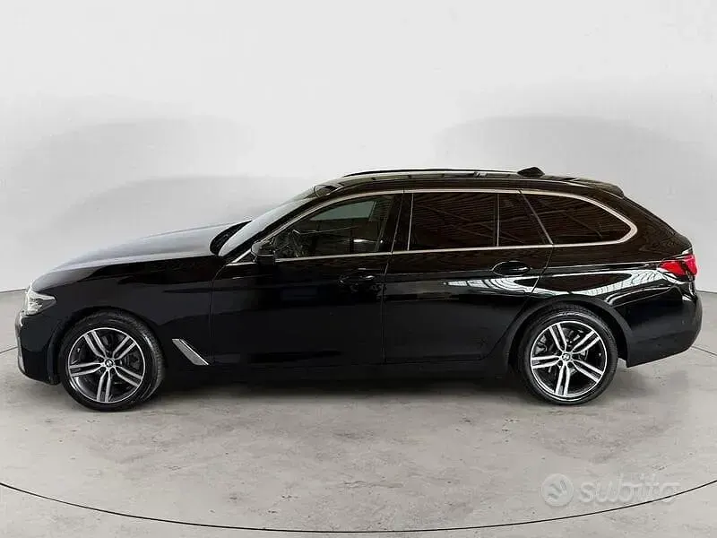 Usata BMW 520 Luxury Line 190 CV (139 kW) 2022 Nero Berlina