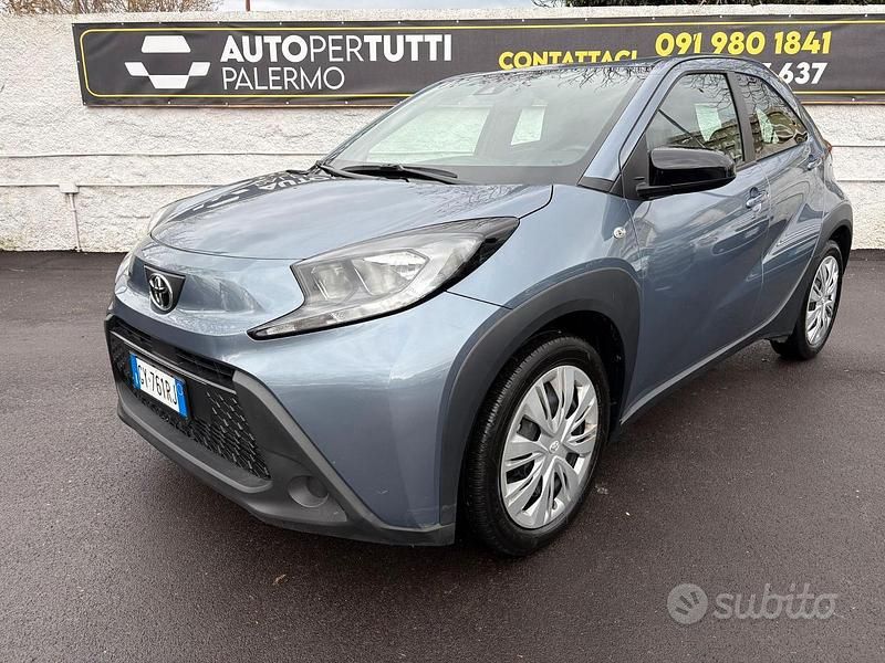 Usata Toyota Aygo X Active 72 CV (52 kW) 2025 Grigio SUV