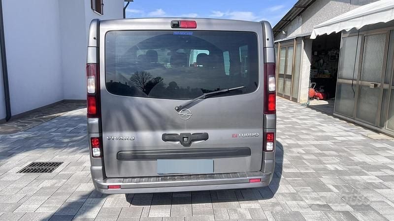 Usata Opel Vivaro 2015 Grigio Monovolume