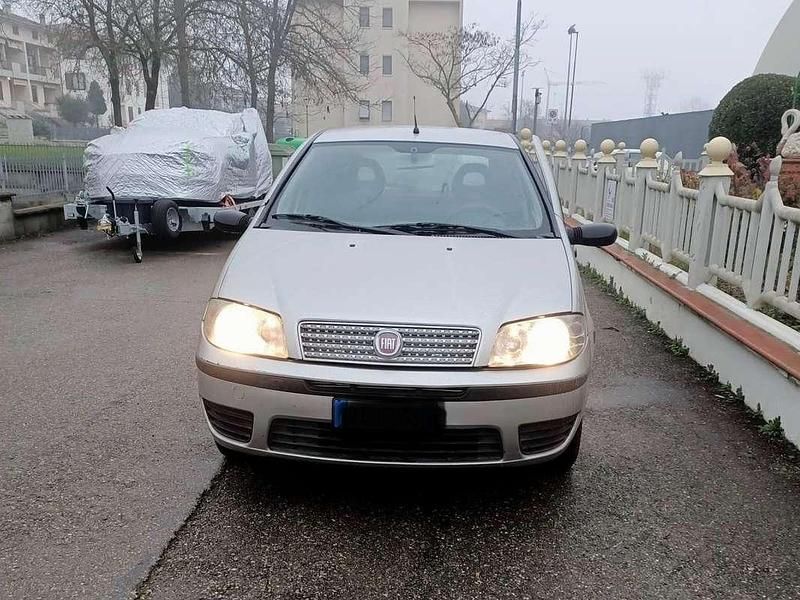 Usata Fiat Punto 60 CV (44 kW) 2005 Argento Berlina