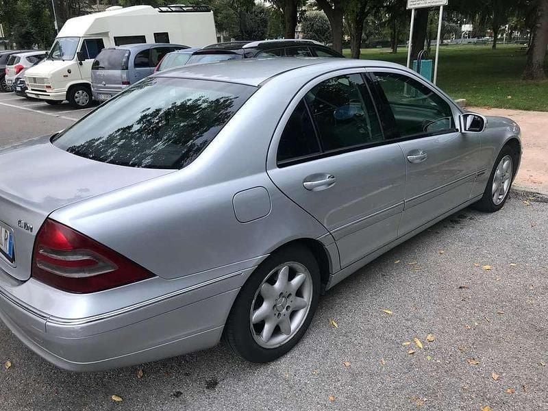 Usata Mercedes C220 Elegance 143 CV (105 kW) 2004 Berlina