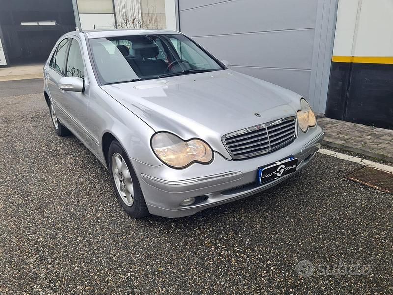 Usata Mercedes C220 Elegance 115 CV (84 kW) 2002 Grigio Berlina